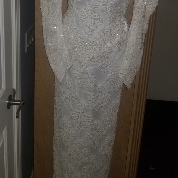 Vintage 80s/90s Wedding Dress with Bussel Train - Picture 3 of 16